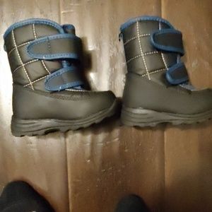 Toddlers 5/6 snow boots